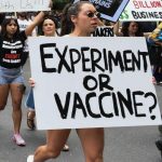 Pe mîinile nevaccinaților e sângele vaccinaților! O planetă întreagă a protestat împotriva plandemiei!